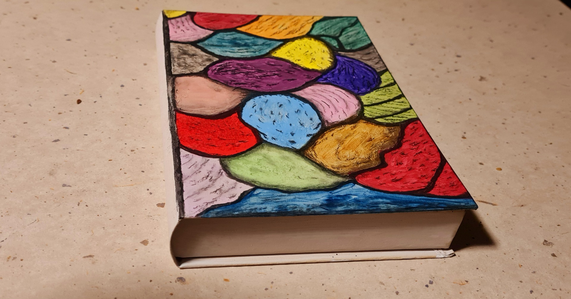 M'n eerste creatie. Wat was het fijn de ruimte te ervaren om na lange tijd weer met kleur te creëren.